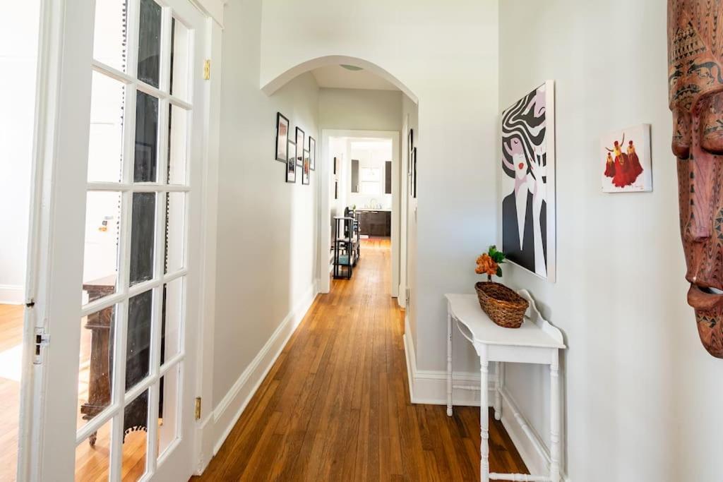 Globetrotters In Historic With Patio Apartment *