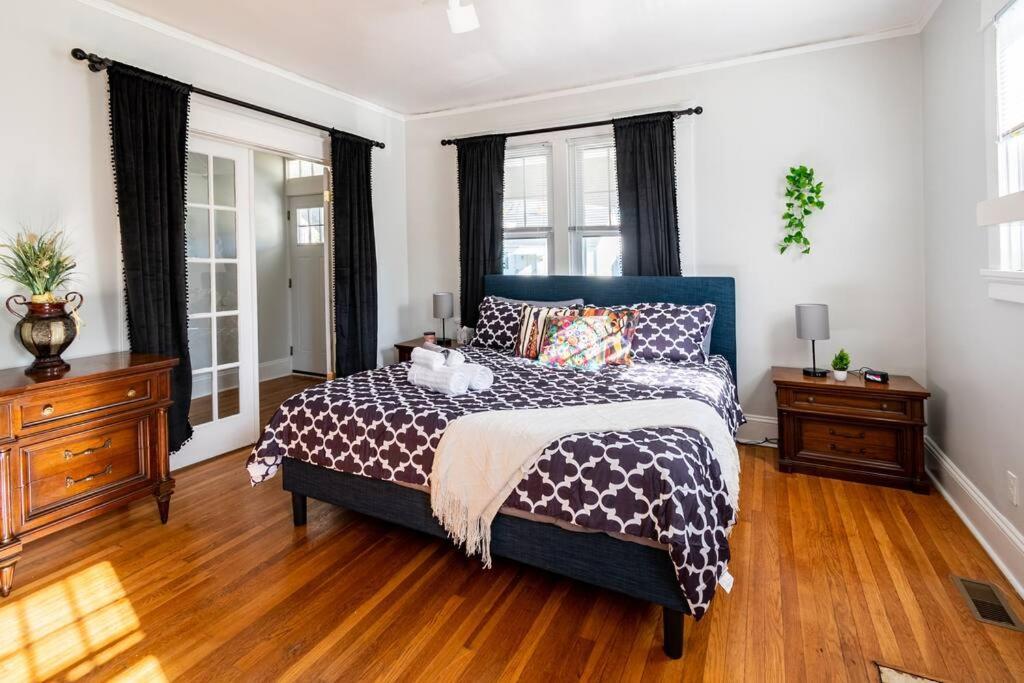 Apartment Globetrotters In Historic With Patio