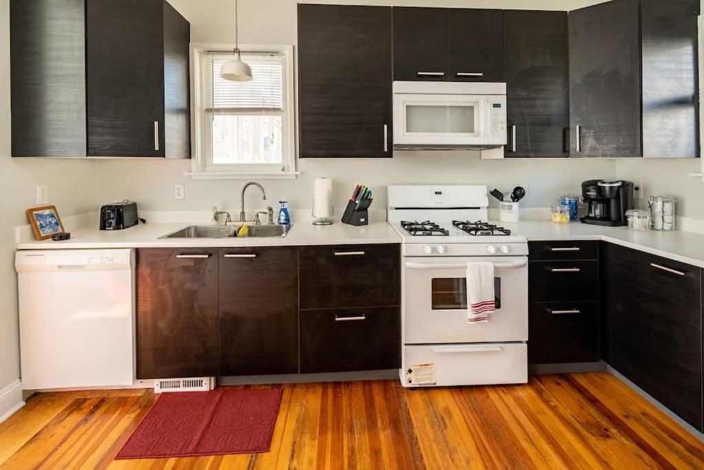 Apartment Globetrotters In Historic With Patio *